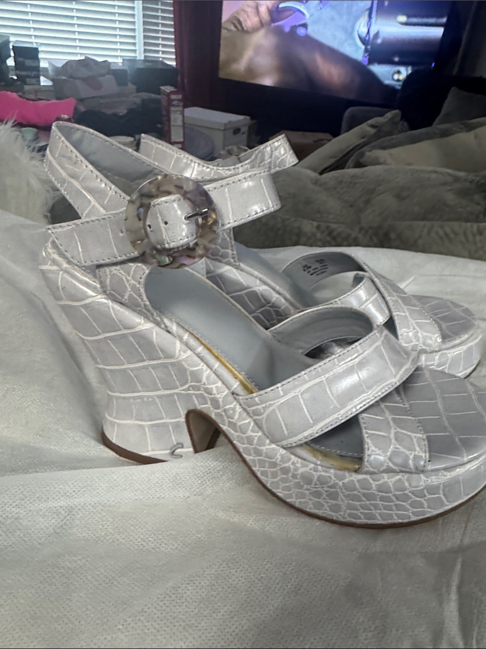 Circus by Sam Edelman Croc-Embossed Light Gray Slingback Sandals - Picture 3 of 7